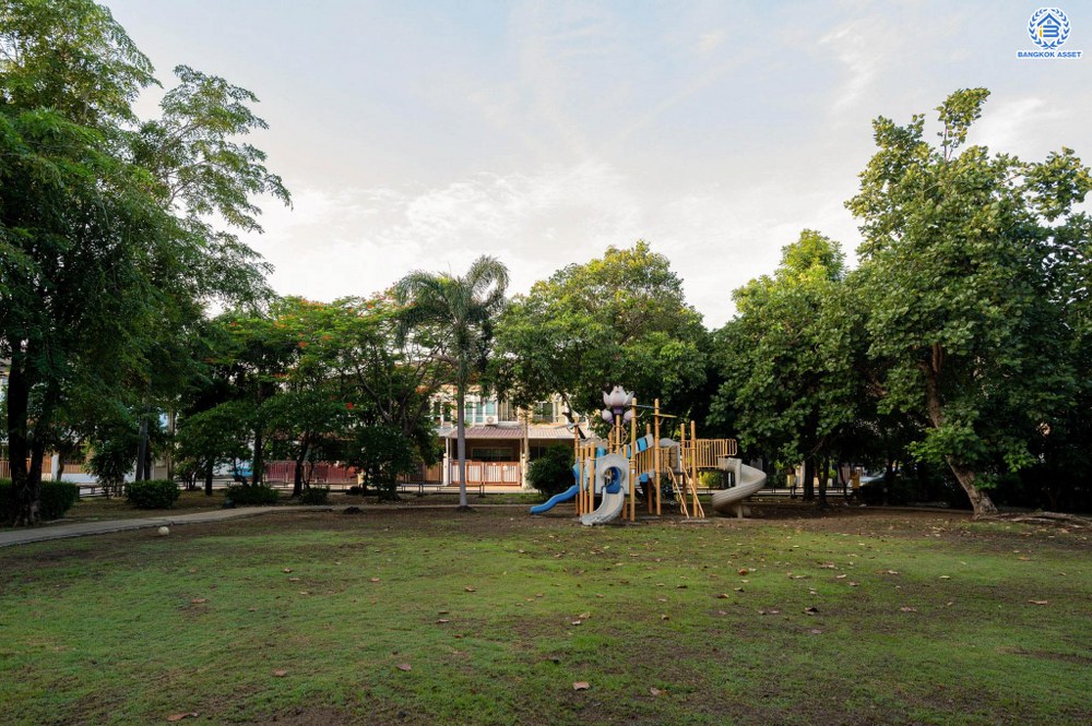 บ้านมือสอง โครงการ วิสต้าอเวนิว เพชรเกษม81 หลังมุม จาก SC Asset เนื้อที่กว้าง 31.7 ตร.ว. ฟังก์ชัน 3 ห้องนอน 2 ห้องน้ำ 1 ที่จอดรถ ราคาถูก และคุ้มค่าที่สุดในโครงการ! บนทำเลศักยภาพ เข้า-ออกหลายเส้นทาง อาทิ ถนนเพชรเกษม ถนนพุทธมณฑลสาย3 ใกล้รถไฟฟ้าสายสีน้ำเงิน(ส่วนต่อขยาย)